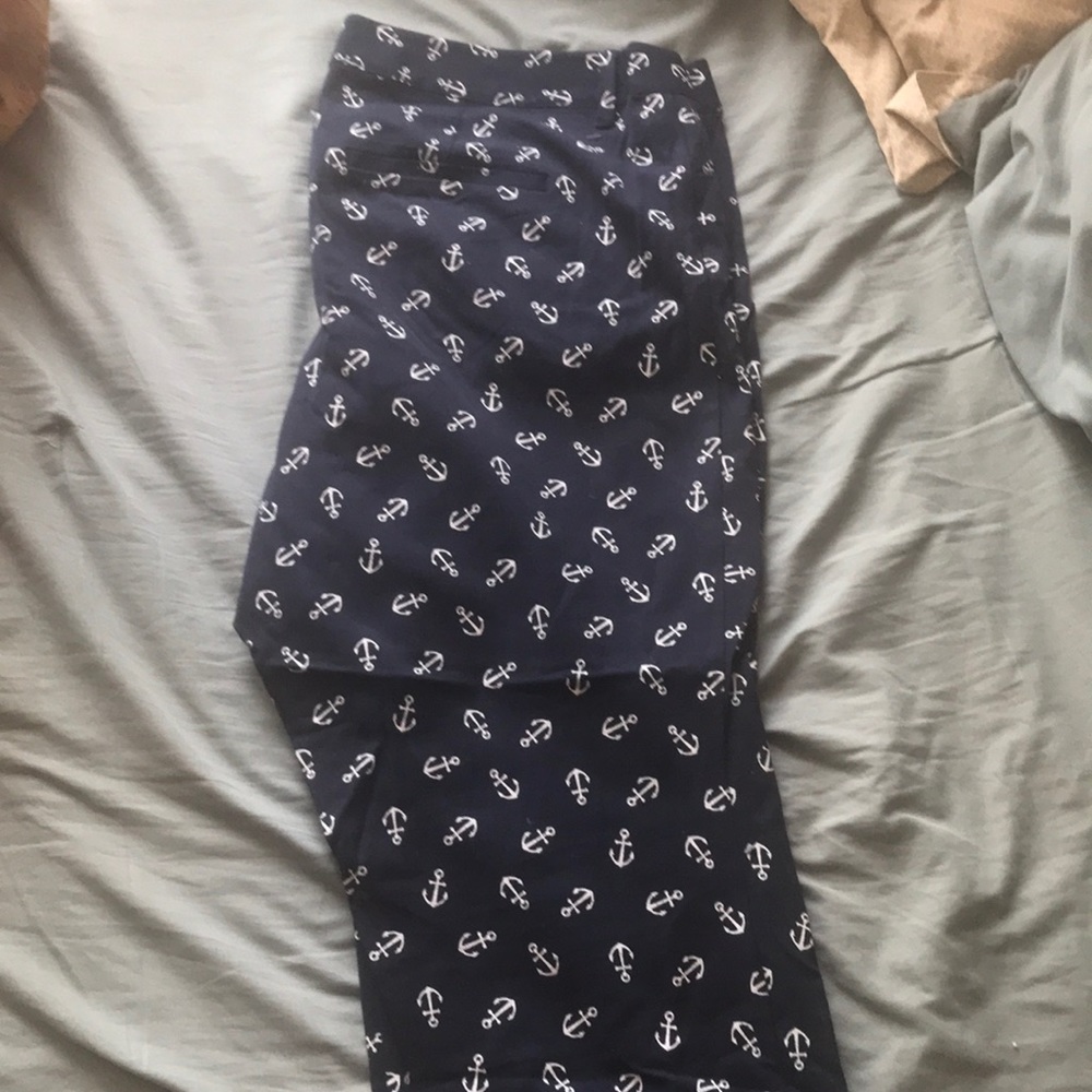 Crop pants with anchors